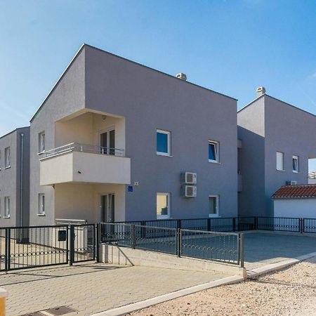 Nice Apartment In Vrsi-Mulo With Wifi Bagian luar foto
