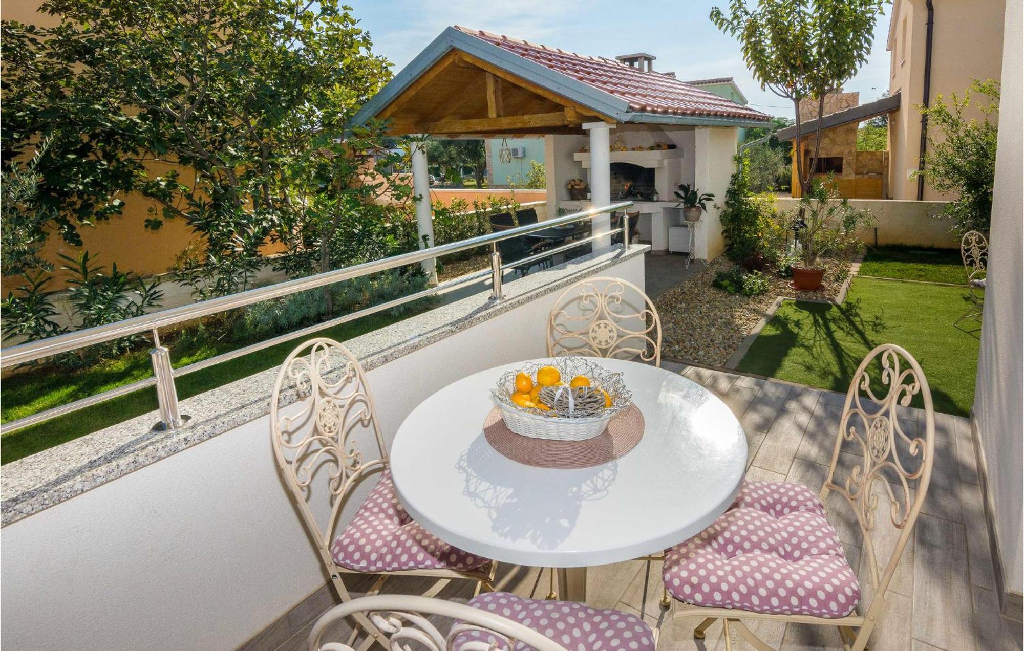 Nice Apartment In Vrsi-Mulo With Wifi Bagian luar foto