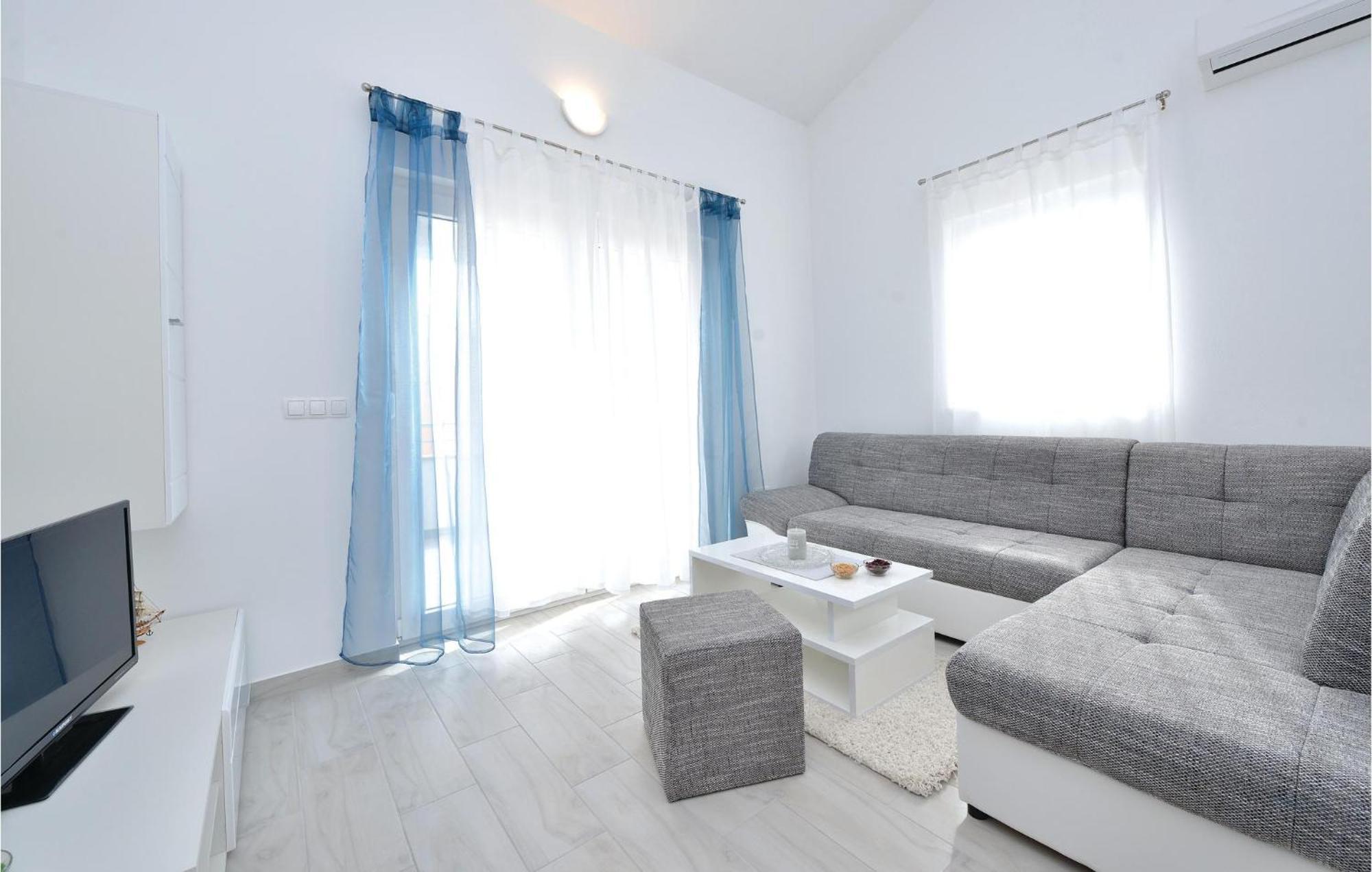 Nice Apartment In Vrsi-Mulo With Wifi Bagian luar foto