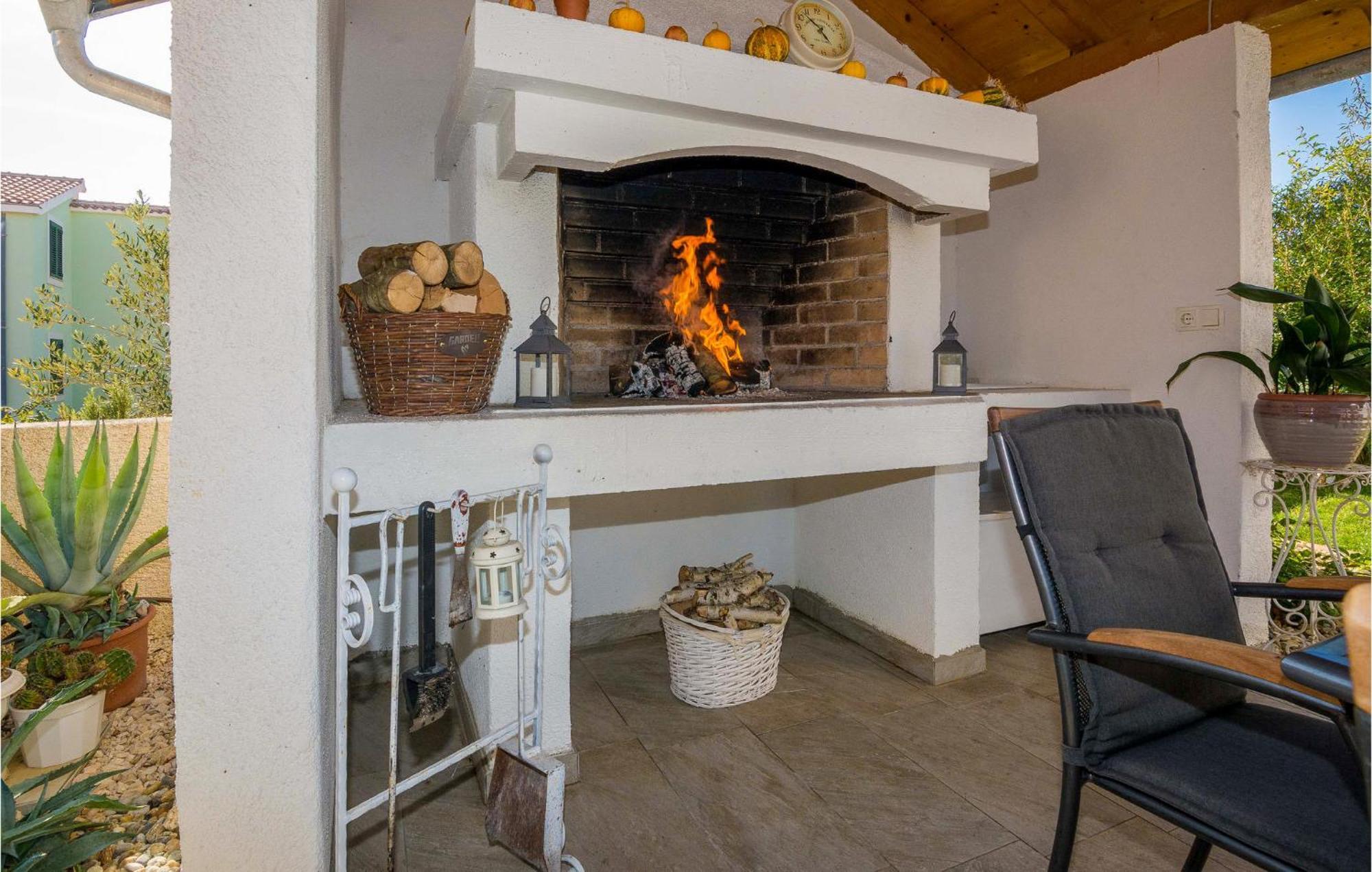 Nice Apartment In Vrsi-Mulo With Wifi Bagian luar foto