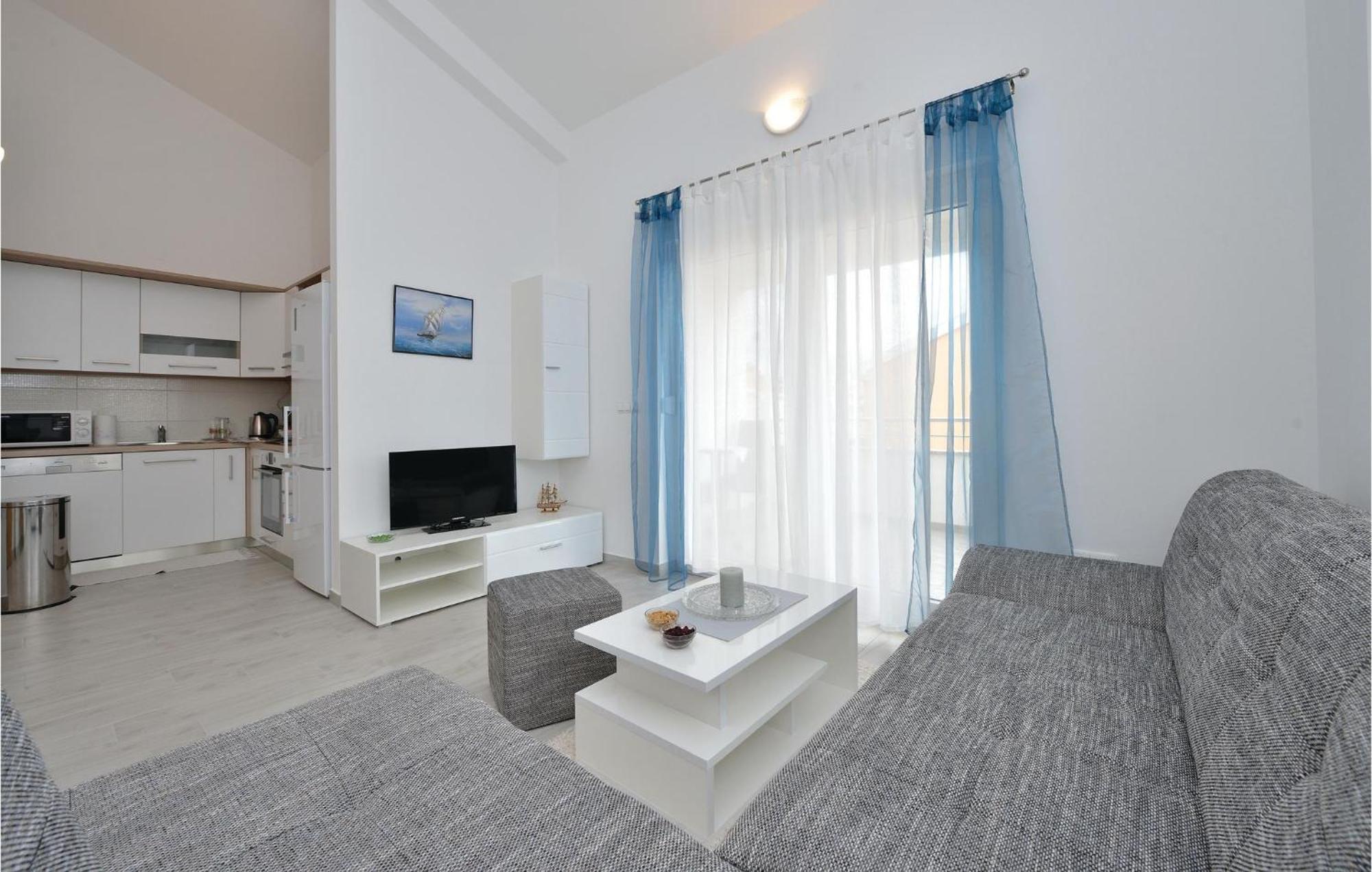 Nice Apartment In Vrsi-Mulo With Wifi Bagian luar foto