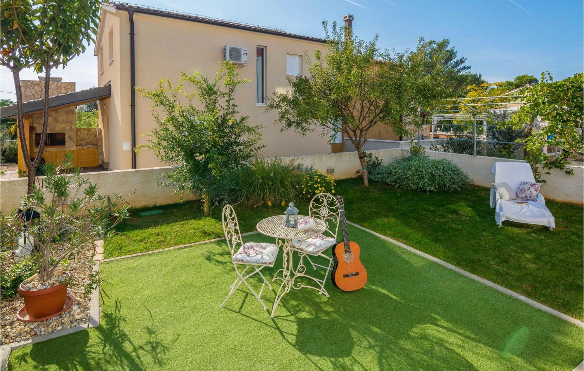 Nice Apartment In Vrsi-Mulo With Wifi Bagian luar foto