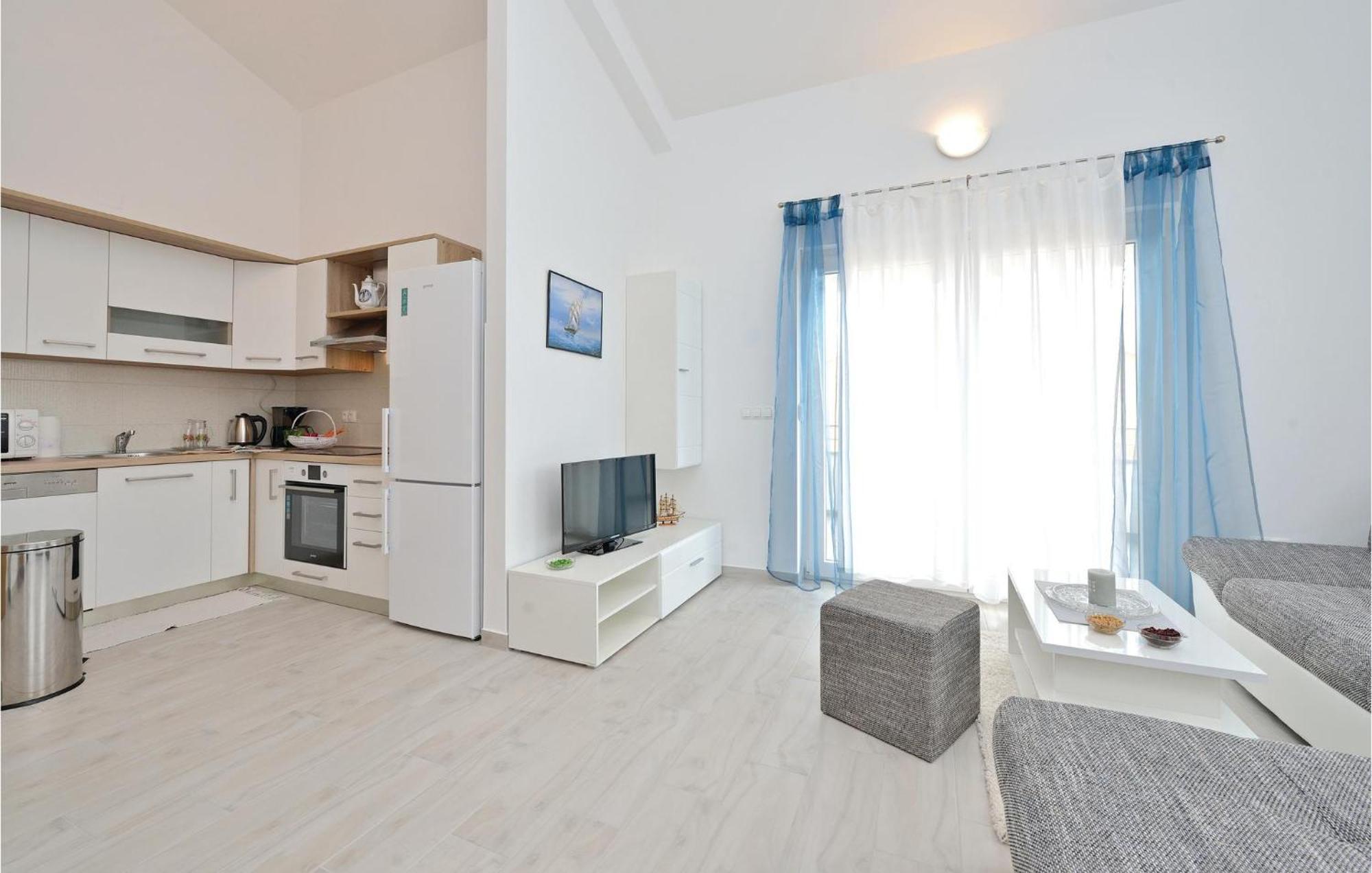 Nice Apartment In Vrsi-Mulo With Wifi Bagian luar foto