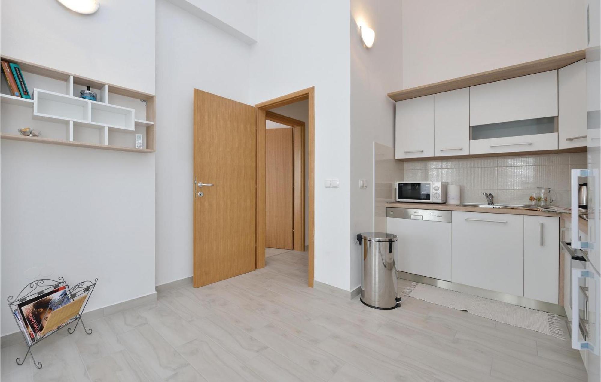 Nice Apartment In Vrsi-Mulo With Wifi Bagian luar foto